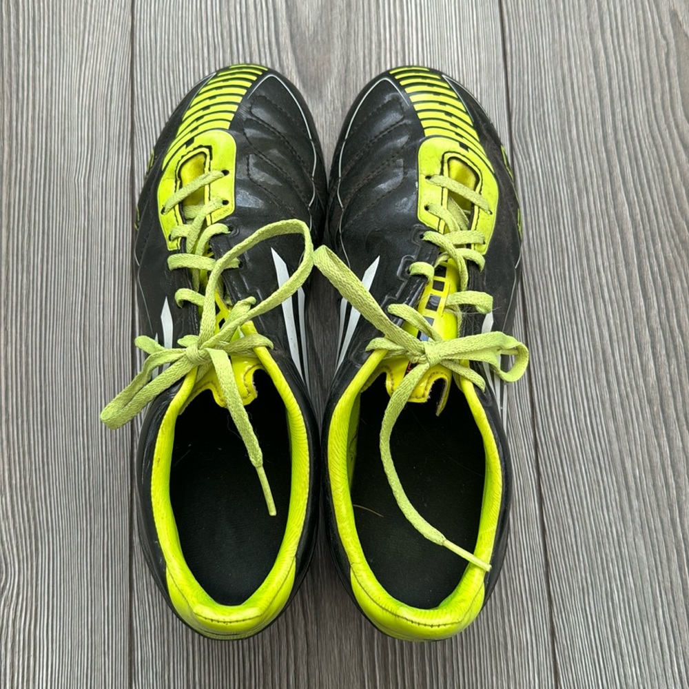 Adidas Traxion F10 Soccer Cleats